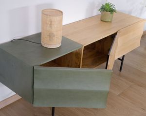 ขาตั้งทีวีดีไซเนอร์สูง150ซม. หรูหราโลหะสีดำและไม้ทูโทน - Product Image 4