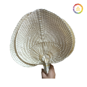 Ventilateur à main en bambou durable, léger, abordable, parfait pour les décorations, les souvenirs et les idées de cadeaux - Product Image 1