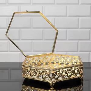 Boîte de rangement à bijoux en verre avec cadre en laiton doré de luxe moderne, double couvercle, fleurs pressées, boîte décorative - Product Image 6