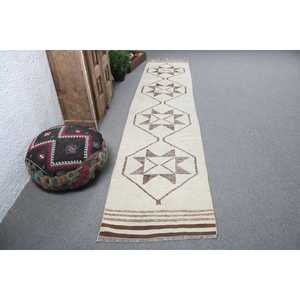 Tapis de 2,5 x 11,9 pieds, tapis Herki vintage, tapis turc en laine blanche à imprimé animal - Product Image 1