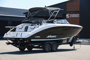 Bateaux d'occasion les plus vendus 2023 AR250 |   Bateau à réaction hors-bord de 7 m, 1,8 L, haute puissance, 360 ch, à vendre + remorque en stock à vendre - Product Image 2