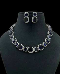 Parure de collier chaîne à maillons en laiton fusionné, inspirée de la reine, au design élégant, pour mariages, cérémonies religieuses, bijoux de mariée indiens - Product Image 4