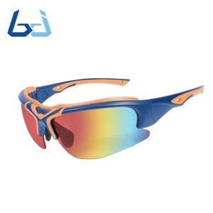Gafas Deportivas Borjye J111 de Alta Calidad con Lentes Verdes Antivaho y Banda para la Cabeza Intercambiable - Product Image 3