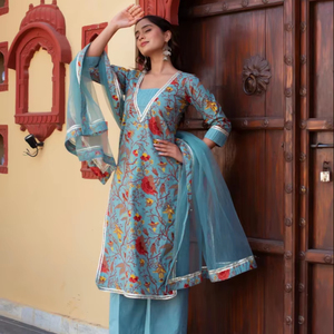 CHHIPA BAZAR-Ensemble costume gris décontracté en coton imprimé bloc à la main, filet souple, robe évasée et ajustée Dupatta pour femmes - Product Image 1