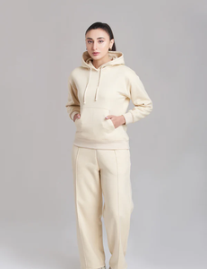 Conjunto de ropa de descanso de moda para mujer, Sudadera con capucha y pantalones de salón de crema suave, estilo sin esfuerzo, comodidad durante todo el día, perfecto para el hogar o fuera - Product Image 1