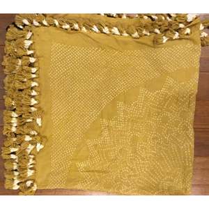 Pañuelo Floral Bordado con Mandala Color Mostaza Suave, Estampado Digital a Mano, Cuadrado, de Algodón Chiffon Bandhani con Pompones para Verano - Product Image 5