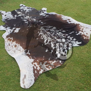 Tapis en cuir de vachette suédé incroyable 25-26 SQ Modèle UBI-HCR-0006 UNBRIDLEDS INDUSTRY Taille/couleur personnalisable Élégant Unisexe Fabriqué - Product Image 4