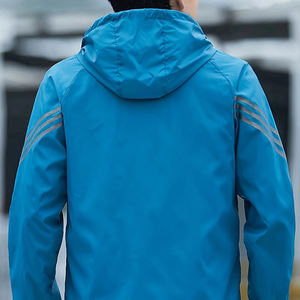 Veste respirante légère pour hommes Protection solaire Conception à capuche pour la course et les activités de plein air Haut décontracté à motifs géométriques - Product Image 4