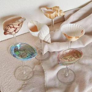 Verre à vin à base de coquillage conçu pour les dégustations de vin et les restaurants à thème nautique - Product Image 2