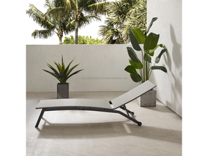 Tumbona Plegable de Metal Moderna para Uso en Exteriores en Piscinas, Villas, Patios, Parques y Hoteles - Product Image 5