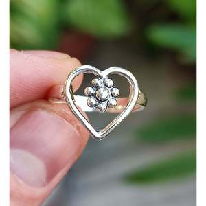 Anillo de Plata de Ley 925, Simple y Minimalista, con Diseño Geométrico en Forma de Corazón, Hecho a Mano, Regalo para Chicas - Product Image 5