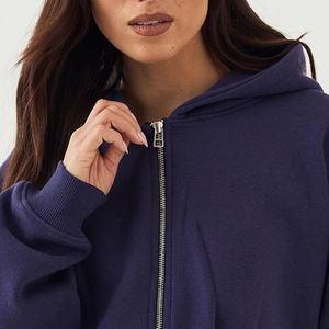 Sweat à capuche d'hiver pour femmes Léger mais chaud Vêtement de détente Design court avec fermeture éclair en métal / Design de haute qualité pour femmes - Product Image 2