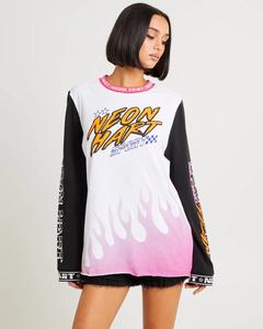 เสื้อยืดผู้หญิงแบบหลวมใส่สบายสำหรับฤดูร้อน ผลิตจากวัสดุเป็นมิตรต่อสิ่งแวดล้อม 82% โพลีเอสเตอร์ และ 8% อีลาสเทน แขนสั้น คอกลม พิมพ์ลายกราฟิกที่แขนด้านหน้า - Product Image 5