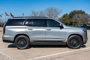 2024 Escalade Gauche AWD Cuir 4 cylindres V8 Puissant Hautement équipée Toit ouvrant panoramique Automatique - Product Image 5