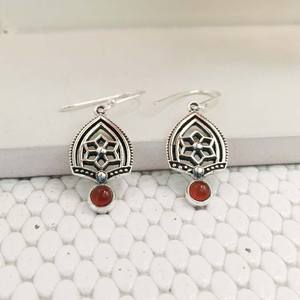 ต่างหูเงินสเตอร์ลิงทำด้วยมือจากอินเดียคาร์เนเลี่ยนประดับเพชรเม็ดกลมดูดีมากสำหรับปาร์ตี้งานแต่งงาน - Product Image 1