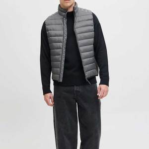 Chaqueta Acolchada Personalizada para Hombre con Capucha y Cuello Mandarín, Forro de Seda, Relleno de Algodón, Cálida, Transpirable, Sin Mangas, para Invierno - Product Image 4