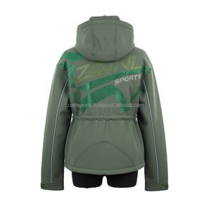 Veste Softshell pour Femmes 340GSM Premium Polyester Spandex Coupe-vent Imperméable Vert Rhinestone Logo Veste Softshell pour Femmes - Product Image 2