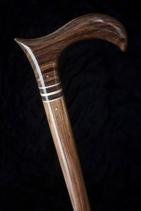 Canne en bois réglable avec nœuds multiples Bâton de marche intelligent pour les personnes âgées Norme internationale pour les activités de plein air Randonnée - Product Image 3