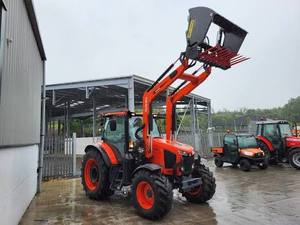 รถแทรกเตอร์การเกษตร M7 4WD มือสอง/ใหม่ สำหรับการเกษตรเชิงพาณิชย์ พร้อมโครงสร้างแข็งแรงทนทาน ปั๊มประสิทธิภาพสูงสำหรับใช้งานในทุกสภาพพื้นที่ - Product Image 2