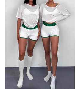 Ensemble de yoga de gymnastique pour femmes OEM soutien-gorge d'entraînement deux pièces et short de fitness modèle solide Gymwear à la mode - Product Image 1