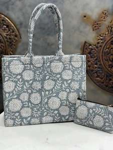 Bolso de mano acolchado con estampado hecho a mano gris Tela de algodón suave Cierre de cremallera Patrón sólido Cadenas de compras de viaje de moda para mujer - Product Image 2