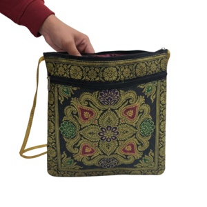 Sac bandoulière bohème Nayra Banarasi en soie, à sangle unique, élégant pour femme, avec fermeture éclair, en cuir véritable et PU, pour l'été, l'hiver et l'automne - Product Image 4