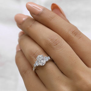 Bague en diamant Moissanite taille ovale avec cinq pierres, bague de fiançailles Art déco pour femme - Product Image 6