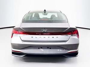 Hyundai Elantra SEL FWD 2023 incroyablement parfaite avec faible kilométrage en stock, offerte à un prix fantastique - Product Image 5