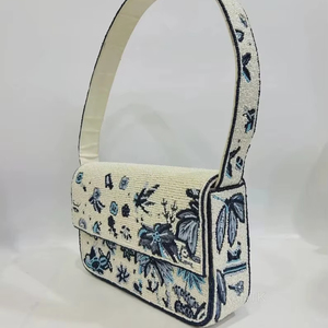 หูหิ้วกระเป๋าทำจากลูกปัดแก้วหลากสี ได้รับการรับรองจาก MS Handicraft กระเป๋าถือลำลองแบบแฮนด์เมดจากอินเดีย กระเป๋าลูกปัดแบบสั่งทำพิเศษ - Product Image 1