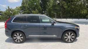 Pristine Clean 2022 Volvo XC90 T6 Inscripción 7-Pasajero - Product Image 2