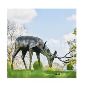 Sculpture de cerf de jardin en fonte robuste de haute qualité avec finition en or brossé pour décor de parc de patio de jardin de cour - Product Image 6