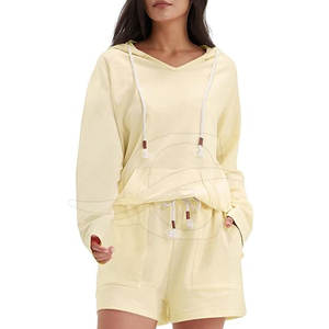 Ensembles courts à capuche pour femmes avec logo personnalisé de haute qualité dernière conception de vêtements de rue en coton et polyester - Product Image 1