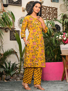 Salwar Kameez en coton imprimé floral jaune moutarde pour femmes, manches 3/4, style vintage, tenue ethnique décontractée pour les fêtes d'été, coupe régulière, mariage - Product Image 3