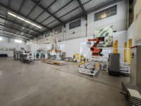 Machine de remplissage automatique de liquides de haute précision pour bouteilles en plastique et en verre, eau, jus, miel, huile, produits chimiques