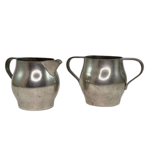 Juego de Dos Cremeras de Metal Hechas a Mano, Jarra para Leche, Cremera de Acero de Tamaño Mediano y Juego de Azucarera - Product Image 1