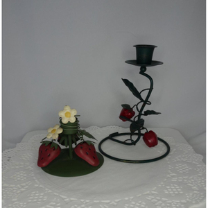 Candelabro de Metal con Forma de Planta de Fresa, Hojas Verdes, Bayas Rojas, Flor Blanca, Base de Metal Duradera, Decoración para el Hogar - Product Image 3
