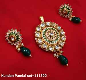 Conjunto de collar con colgante de cobre Kundan y gota elegante de flor chapada en oro tradicional y de moda india para mujer sin cadena - Product Image 3