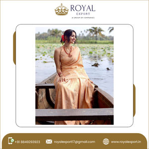 ชุดประกอบชิ้นส่วนสำหรับงานแต่งงานหรูหราดีไซเนอร์,ชุดส่าหรีทอผ้าไหมเนื้อนุ่มสีเงิน Banarasi - Product Image 6