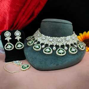 Conjunto de Collar y Pendientes de Latón para Mujer, Maang Tikka, para Bodas y Ocasiones Festivas, Aspecto Reginal, Estilo Tradicional y Moderno - Product Image 1