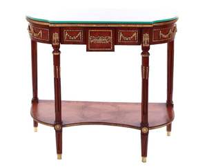 Mesa Consola Clásica de Madera de Lujo con Adornos de Latón y Estante Inferior - Product Image 1