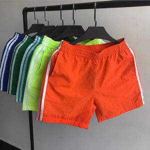 Pantalones Cortos de Nailon Personalizados OEM con Rayas, Pantalones Cortos de Playa de Poliéster con Memoria para Verano, Pantalones Cortos de Nailon con Franja Lateral para Hombre - Product Image 2