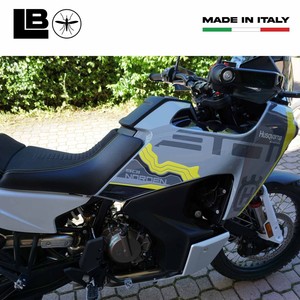 Per Husqvarna Norden 901 2024: Adesivi Protettivi 3D Impermeabili su Misura per Serbatoio, Logo e Protezioni Laterali Compatibili con il Modello 2024 - Product Image 3