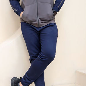 Conjunto de chándal con cremallera personalizado para hombre Sudadera con capucha deportiva informal y pantalones de chándal transpirables y ecológicos para entrenamiento de invierno - Product Image 3