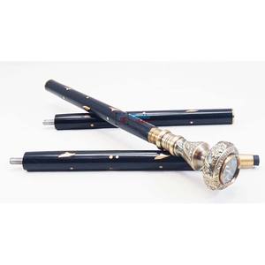 Bastón de madera negro ajustable de venta completa con perilla antigua de latón mango de brújula para senderismo Camping actividades al aire libre - Product Image 3