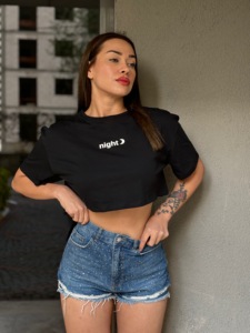 Top corto minimalista y elegante, camisetas holgadas de tendencia superior para mujer, ropa informal de uso diario, estampado personalizado y colores sólidos, Etiqueta Privada - Product Image 5