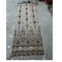 Tissu en soie de créateur avec de fines perles faites à la main et dupatta brodé, parfait pour les lehengas, sari et vêtements de mariée