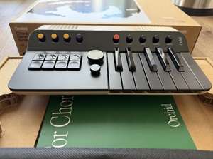 คุณภาพดีเยี่ยม เครื่องดนตรีสังเคราะห์เสียง Telepathic Instruments Orchid ORC-300 รุ่นใหม่ จำนวนจำกัด Tame-Impala - Product Image 2