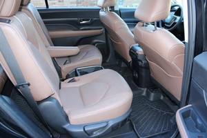 Toyota Grand Highlander Platinum 4 portes SUV AWD 2024 d'occasion en excellent état - Product Image 4