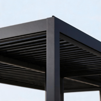 Pergola motorisée à lames orientables en aluminium, moderne, étanche, bioclimatique, avec portes coulissantes en verre pour patio et jardin