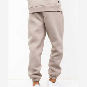 Survêtement pour homme athlétique avec tissu extensible doux conçu pour la course en plein air, les séances de gym et le confort quotidien Survêtement pour homme - Product Image 2